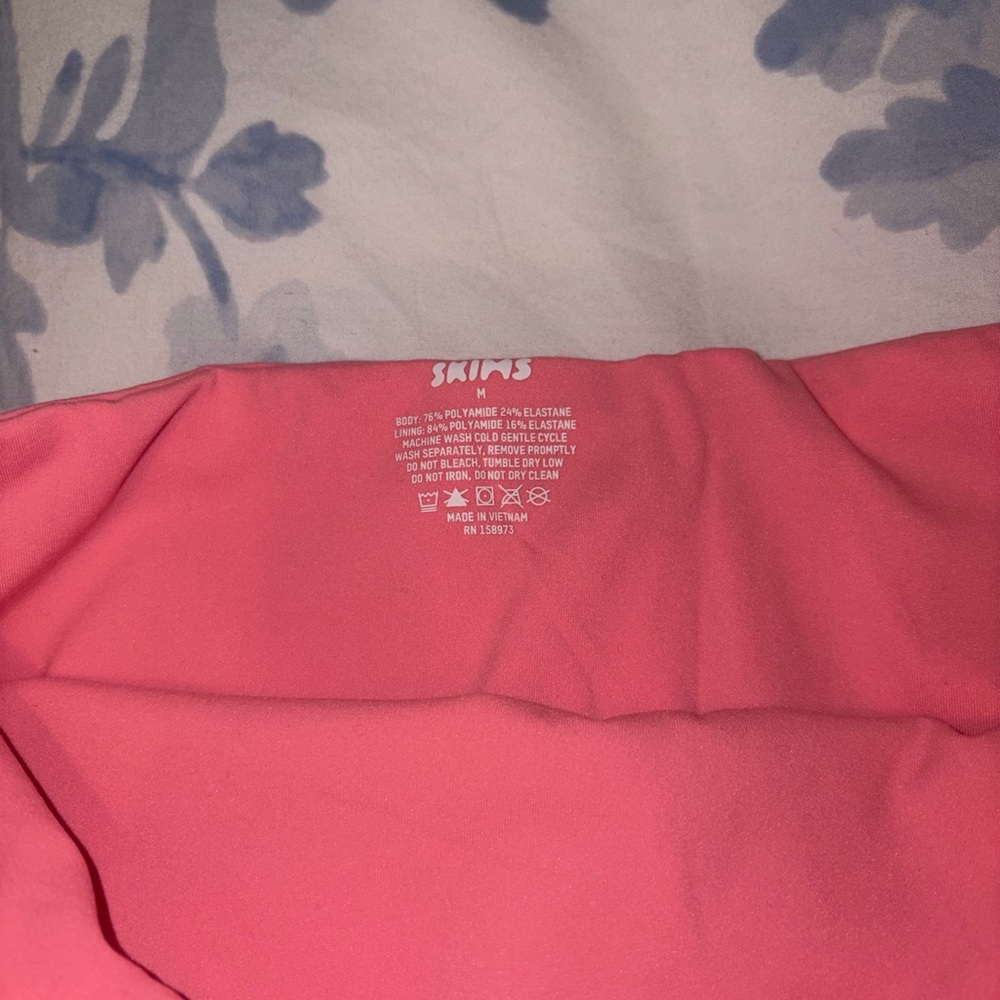 SKIMS Vibrant Pink Bandeau Top - Picture 3 of 4